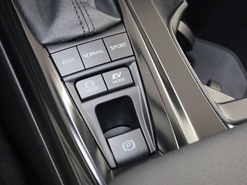 Used 2025 Toyota Camry SE image 26