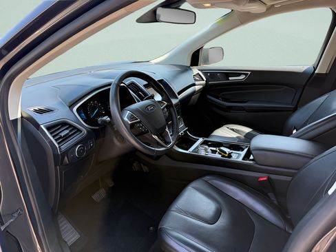 Used 2019 Ford Edge Titanium w/ Equipment Group 301A AWD/4WD image 4