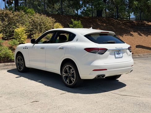 Used 2022 Maserati Levante GT AWD/4WD image 5