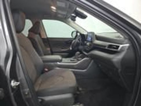 Used 2022 Toyota Highlander L FWD image 8