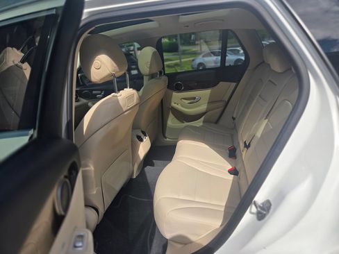 Used 2019 Mercedes-Benz GLC 300 4MATIC image 27