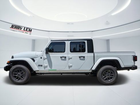 New 2025 Jeep Gladiator Sport image 5