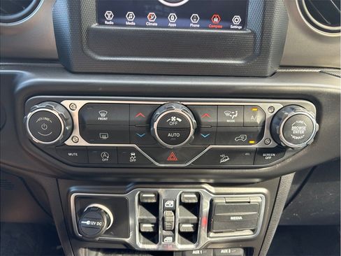 Used 2018 Jeep Wrangler Unlimited Sport S AWD/4WD image 25