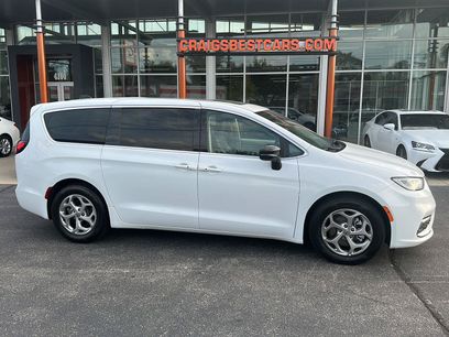 Used 2024 Chrysler Pacifica Limited
