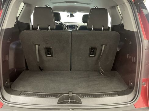 Used 2023 GMC Acadia SLE w/ Driver Convenience Package image 16