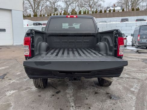 Used 2024 RAM 2500 Big Horn w/ Sport Appearance Package image 21