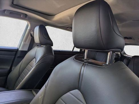 Used 2020 Toyota Highlander XLE image 5