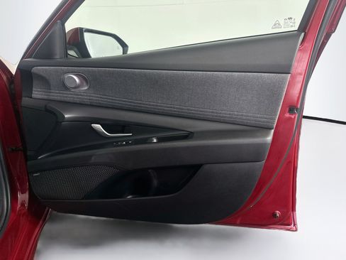 Used 2025 Hyundai Elantra Limited FWD image 32