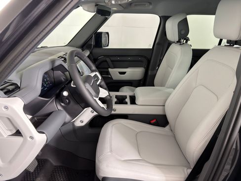 New 2026 Land Rover Defender 110 X-Dynamic SE image 4