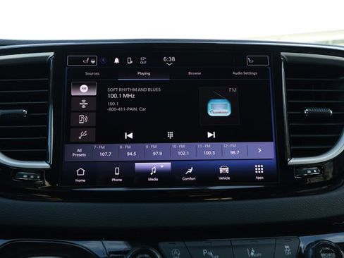 Used 2023 Chrysler Pacifica Touring-L image 16