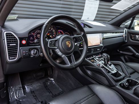 Certified 2022 Porsche Cayenne Platinum Edition AWD/4WD image 4
