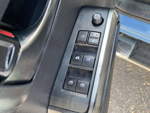 Used 2019 Toyota Tacoma SR5 RWD image 18