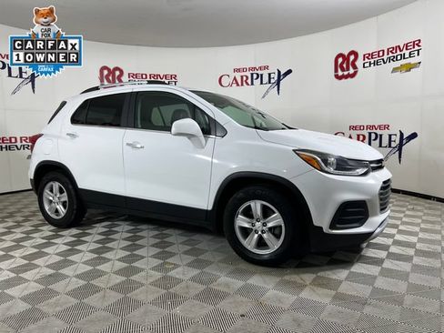 Used 2018 Chevrolet Trax LT w/ LT Convenience Package FWD image 1