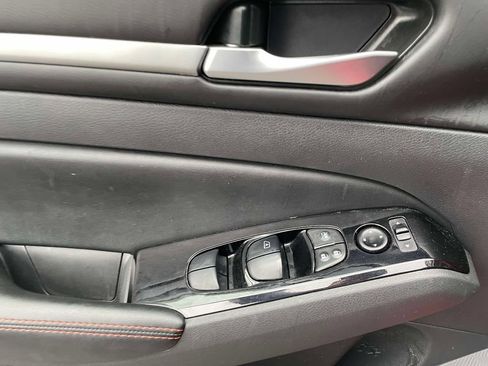 Used 2024 Nissan Altima 2.5 SR AWD/4WD image 19