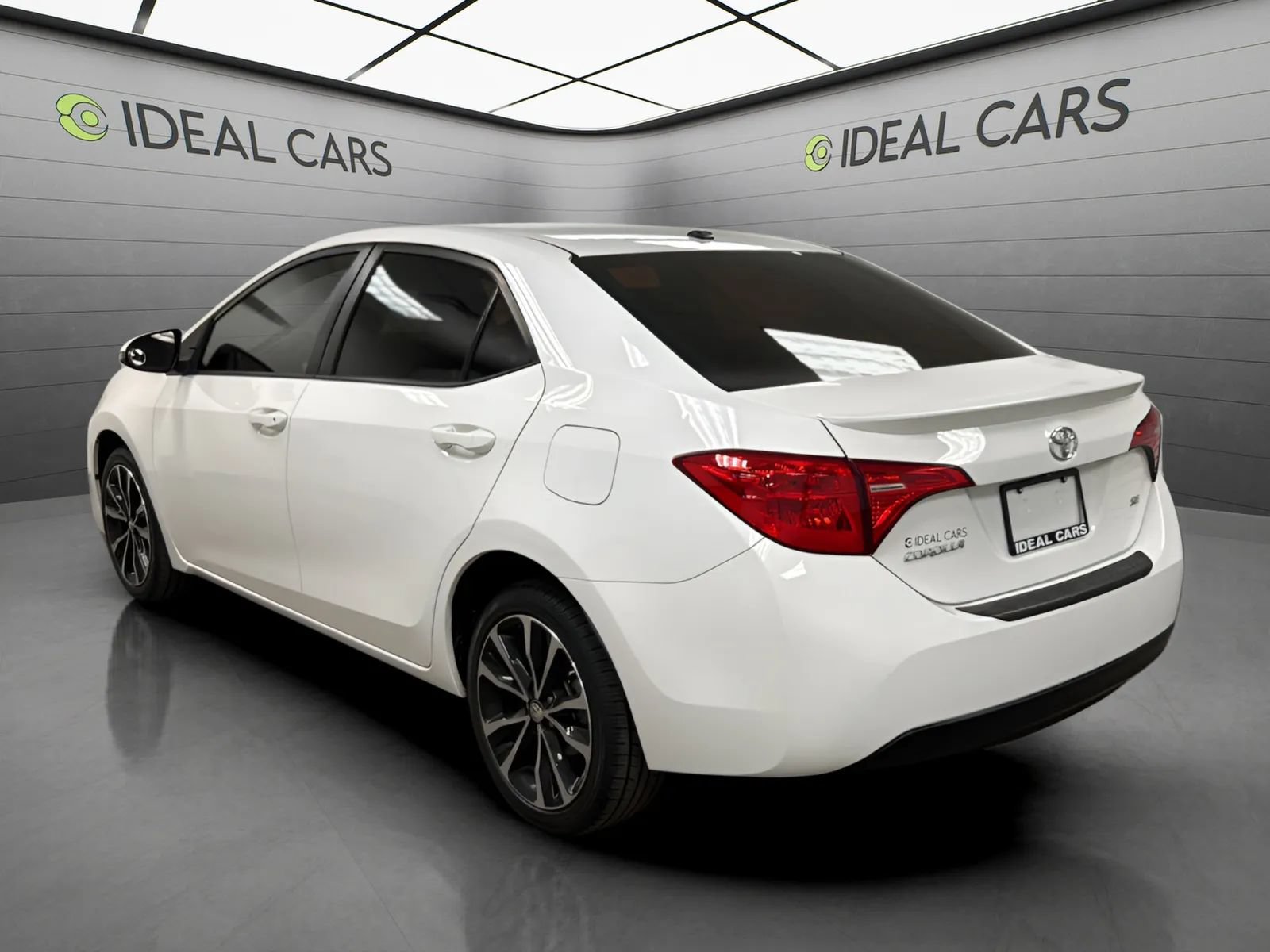 Used 2017 Toyota Corolla SE w/ SE Premium Package FWD image 8
