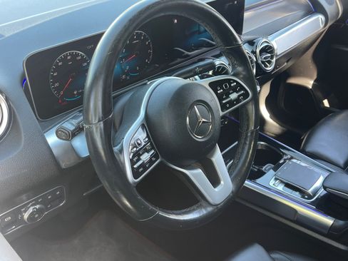 Used 2020 Mercedes-Benz GLB 250 4MATIC w/ Premium Package image 9