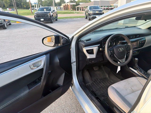 Used 2014 Toyota Corolla LE FWD image 36