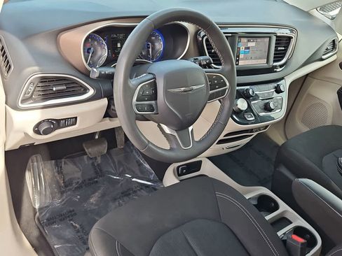 Used 2023 Chrysler Voyager LX FWD image 14