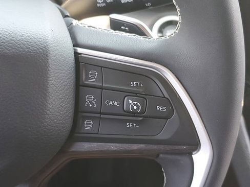 Used 2023 Jeep Grand Cherokee L Limited AWD/4WD image 25