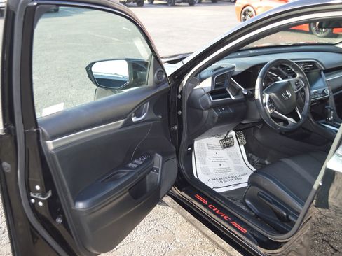 Used 2019 Honda Civic Sport image 4