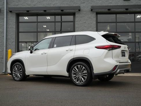 Used 2021 Toyota Highlander Platinum image 13