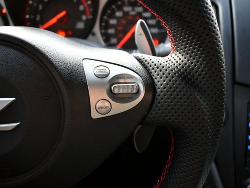 Used 2015 Nissan 370Z Coupe image 16