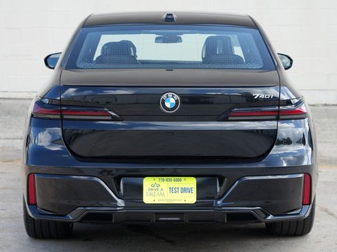 Used 2025 BMW 740i w/ Premium Package RWD image 62