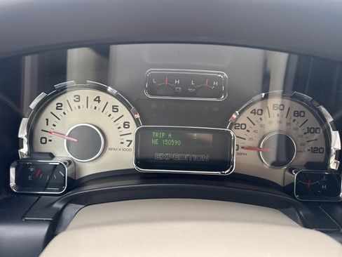 Used 2010 Ford Expedition Limited image 21