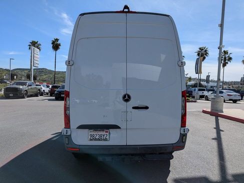 Used 2020 Mercedes-Benz Sprinter 2500 image 4