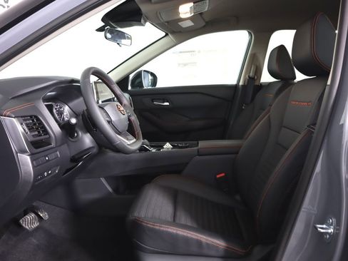 New 2026 Nissan Rogue SV image 7