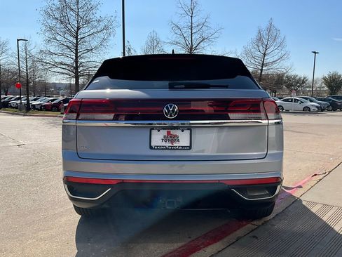 Used 2025 Volkswagen Atlas Cross Sport SE image 7