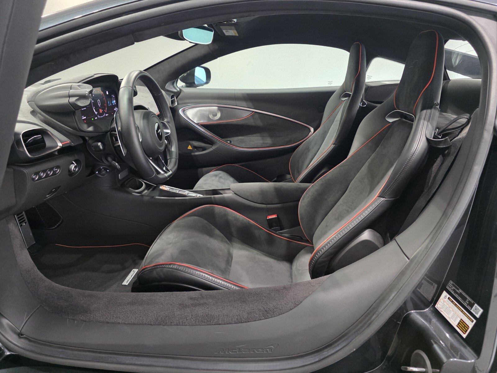 Used 2026 McLaren Artura RWD image 5