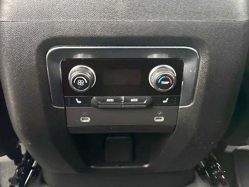 Used 2023 Chevrolet Suburban Premier image 27