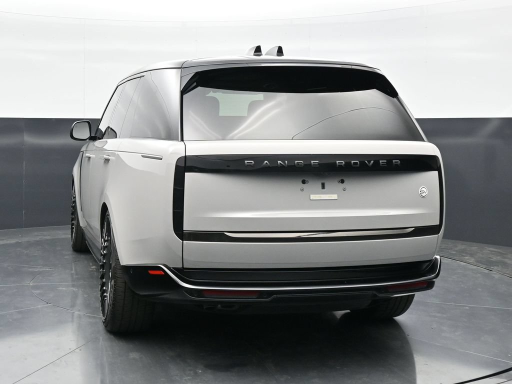 Used 2025 Land Rover Range Rover SV AWD/4WD image 9