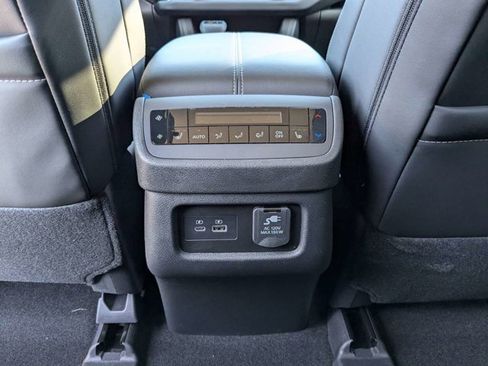 New 2025 Nissan Pathfinder Platinum image 16