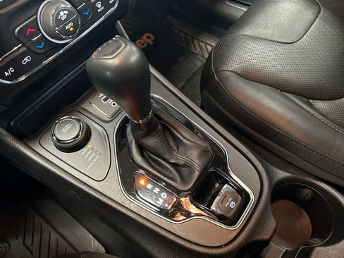 Used 2020 Jeep Cherokee Limited image 23