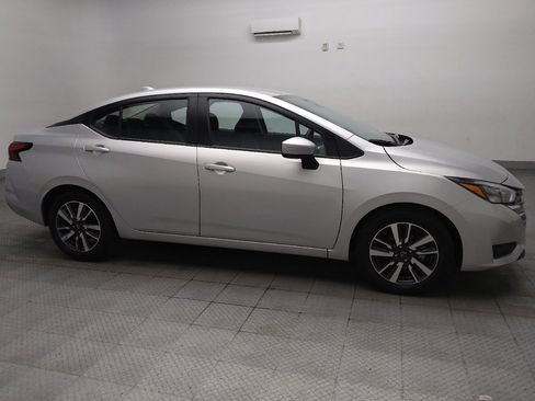 Used 2025 Nissan Versa SV FWD image 11