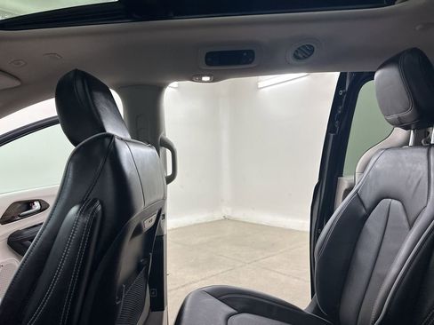 Used 2022 Chrysler Pacifica Limited image 28