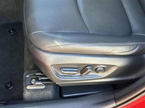 Used 2022 Toyota Corolla Cross XLE image 17