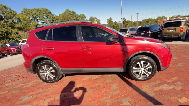 Used 2017 Toyota RAV4 LE FWD image 2