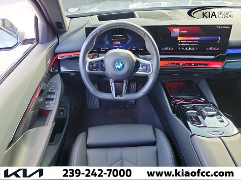 Used 2025 BMW i5 xDrive40 w/ M Sport Package AWD/4WD image 18