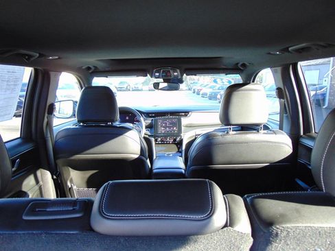 Used 2023 Jeep Grand Cherokee Altitude image 21