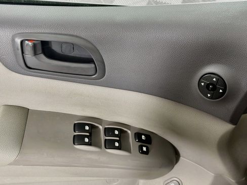 Used 2012 Kia Sedona LX w/ PWR Pkg FWD image 15