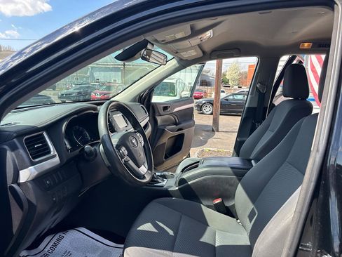 Used 2017 Toyota Highlander LE w/ Protection Package #3 image 15