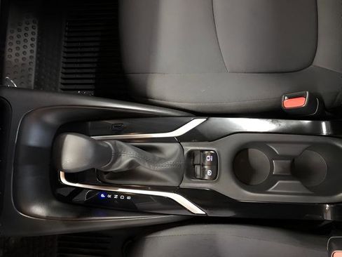 Used 2021 Toyota Corolla LE image 18