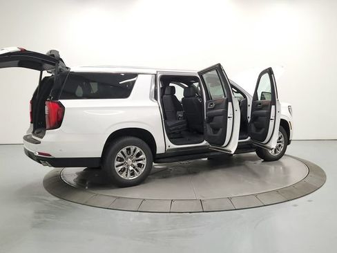 Used 2025 GMC Yukon XL Denali AWD/4WD image 15