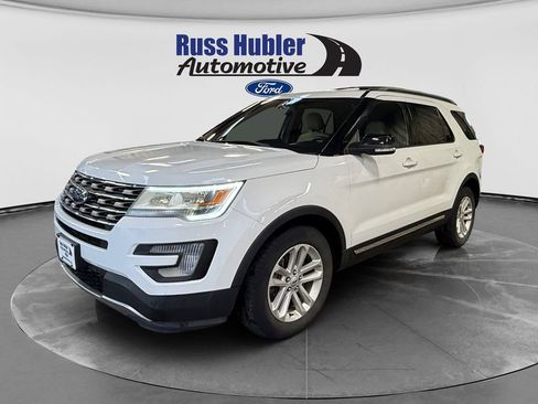 Used 2017 Ford Explorer XLT image 1