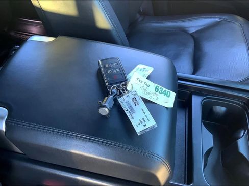 Certified 2023 Land Rover Defender 130 X-Dynamic SE image 14