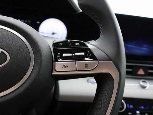 New 2025 Hyundai Elantra Limited image 29