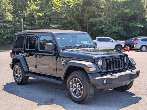 Used 2024 Jeep Wrangler Unlimited Sport AWD/4WD image 11